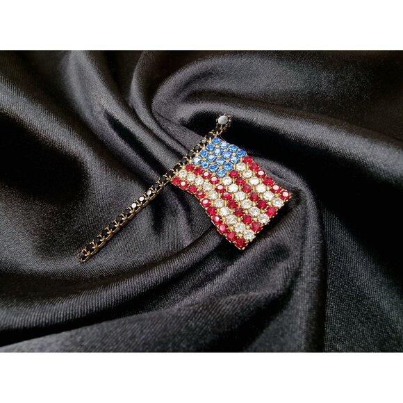 Vintage American Flag Rhinestone Brooch Pin Red White & Blue Gold-Tone Metal Pat - Picture 4 of 5